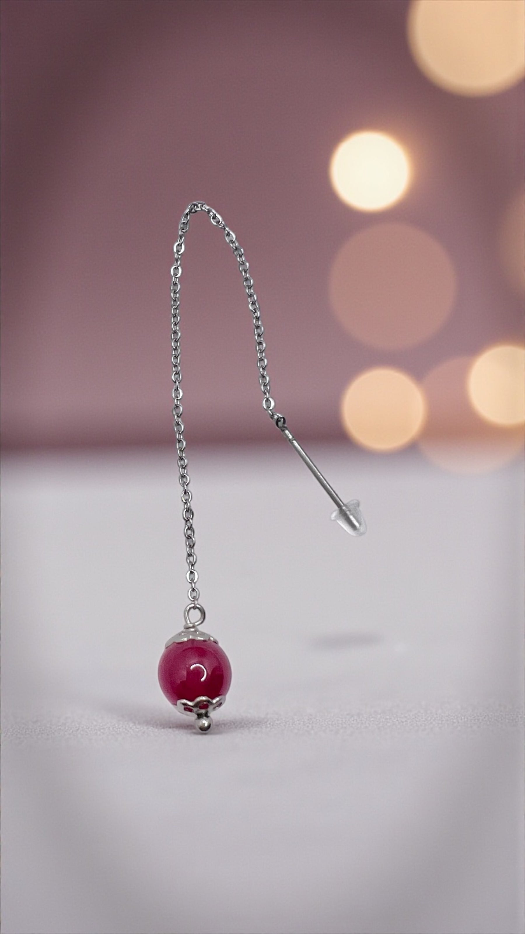 Mono orecchino a catenella acciaio e rubino lab