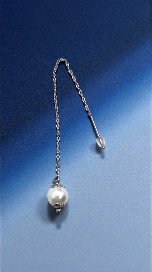 Mono orecchino a catenella acciaio e perla di conchiglia