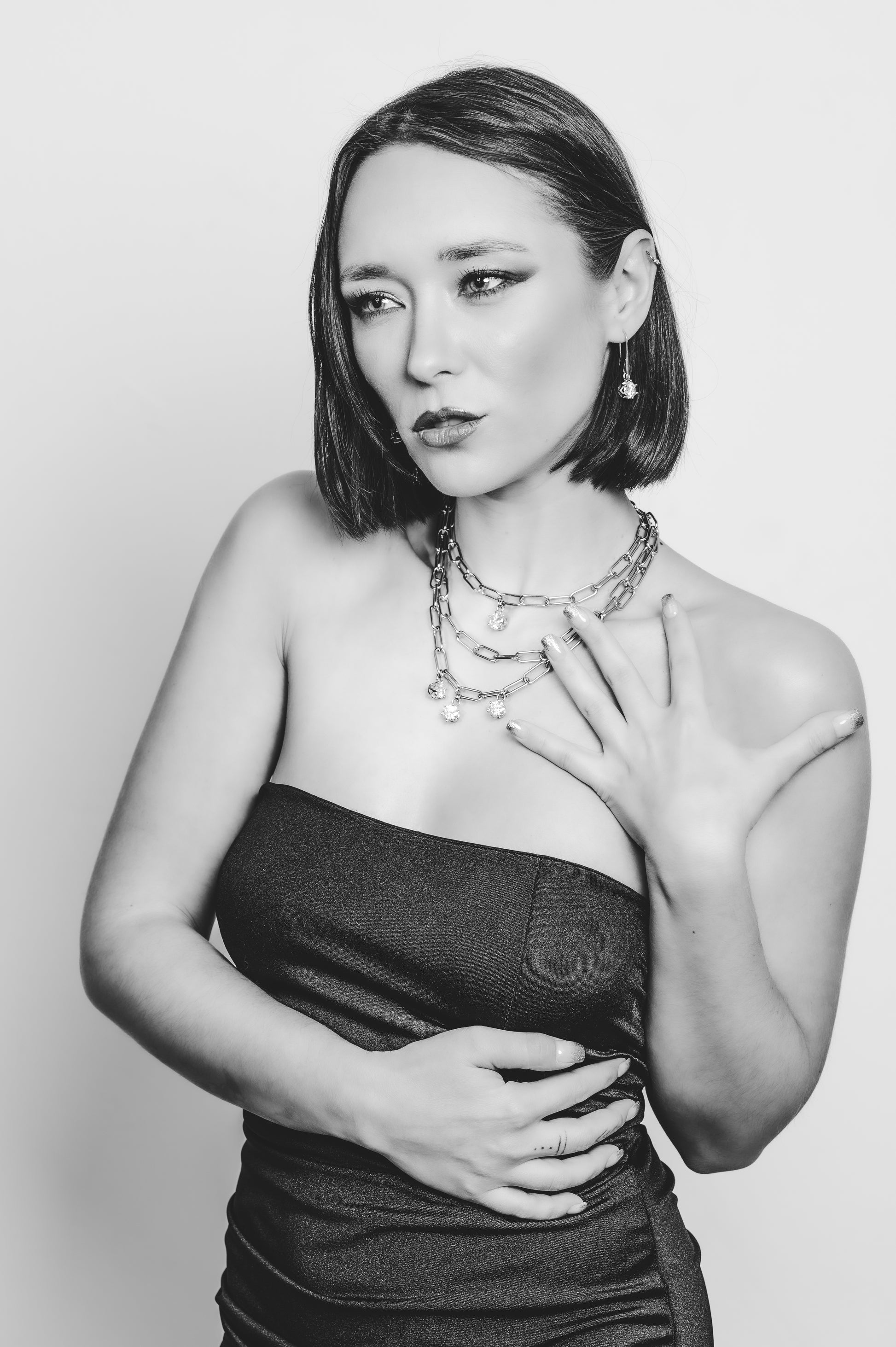 Orecchini e girocollo in acciaio e moissanite