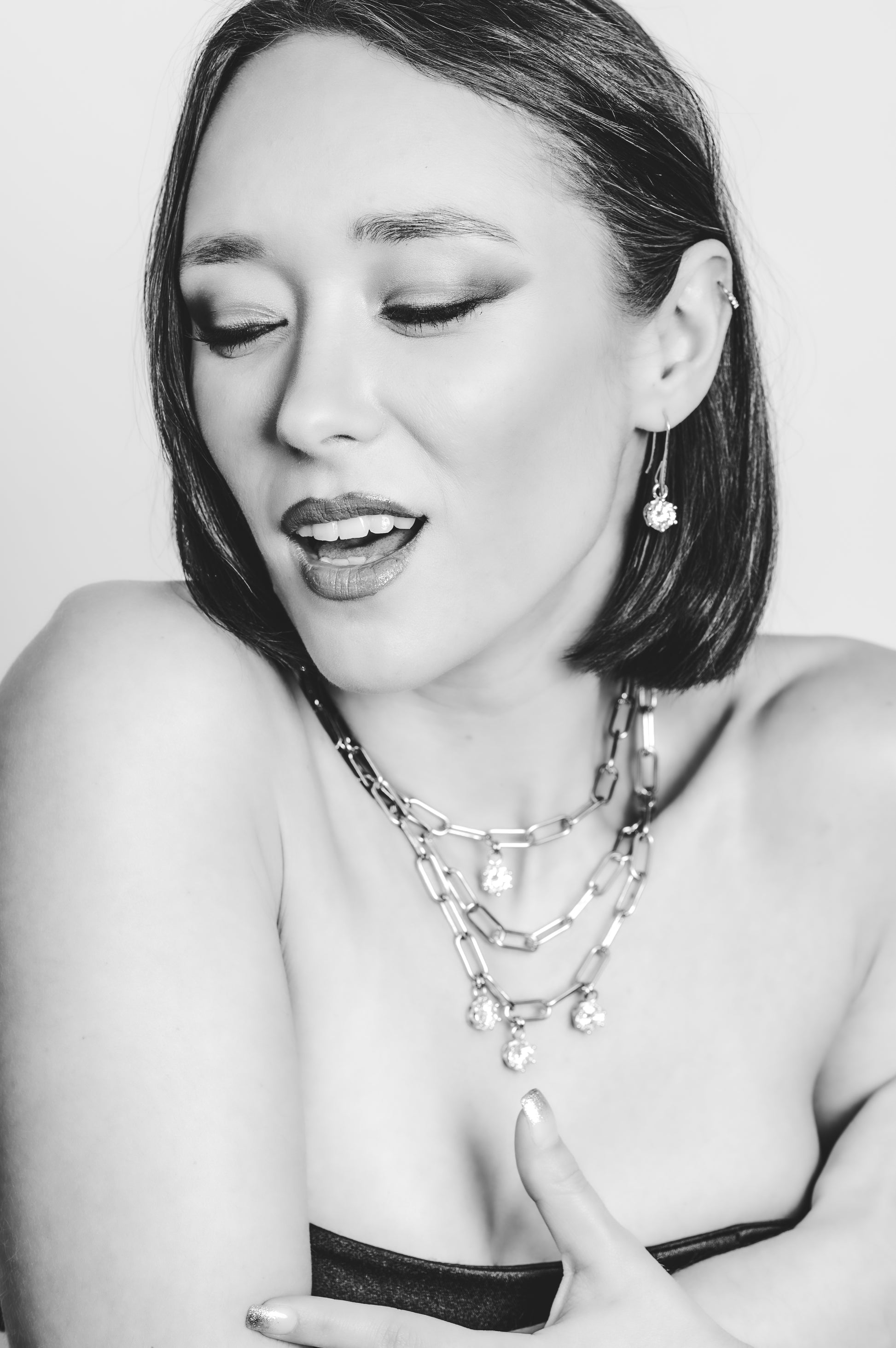 Orecchini e girocollo in acciaio e moissanite