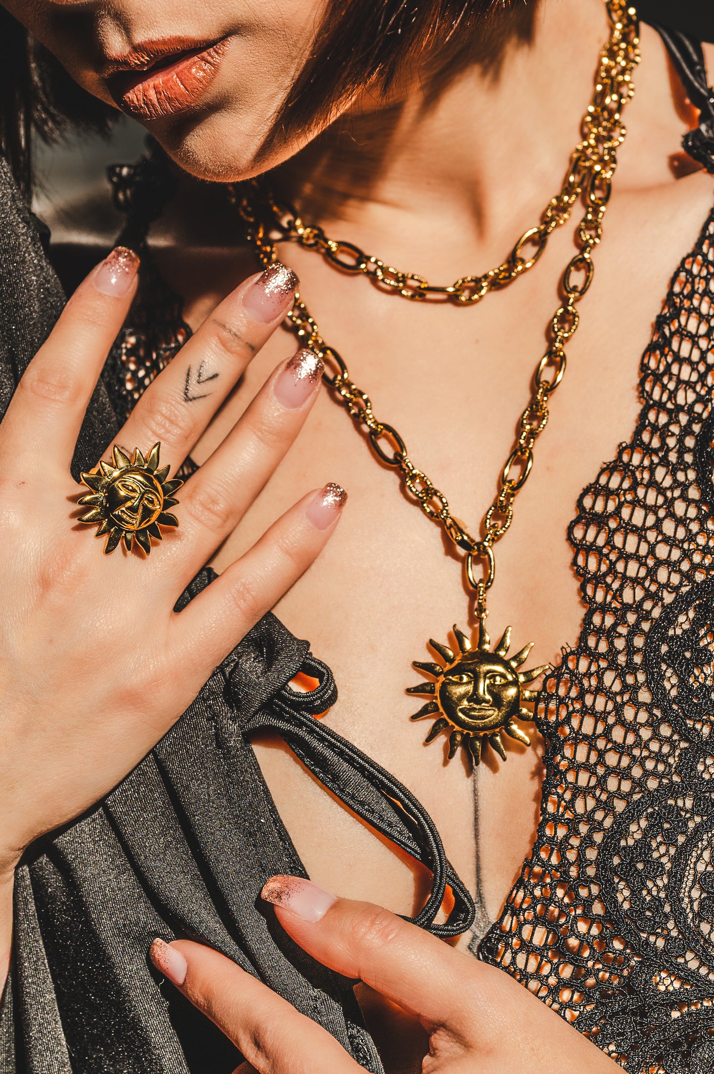 Collana in acciaio dorato Sole