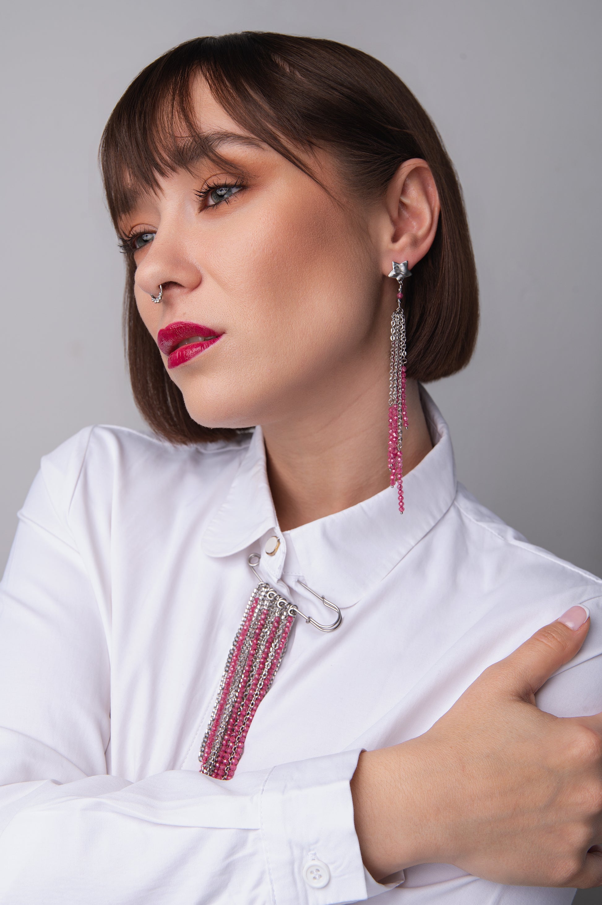 Spilla Glam Pink Cascade e mono orecchino in acciaio e zirconi firmati Vizio Gioielli