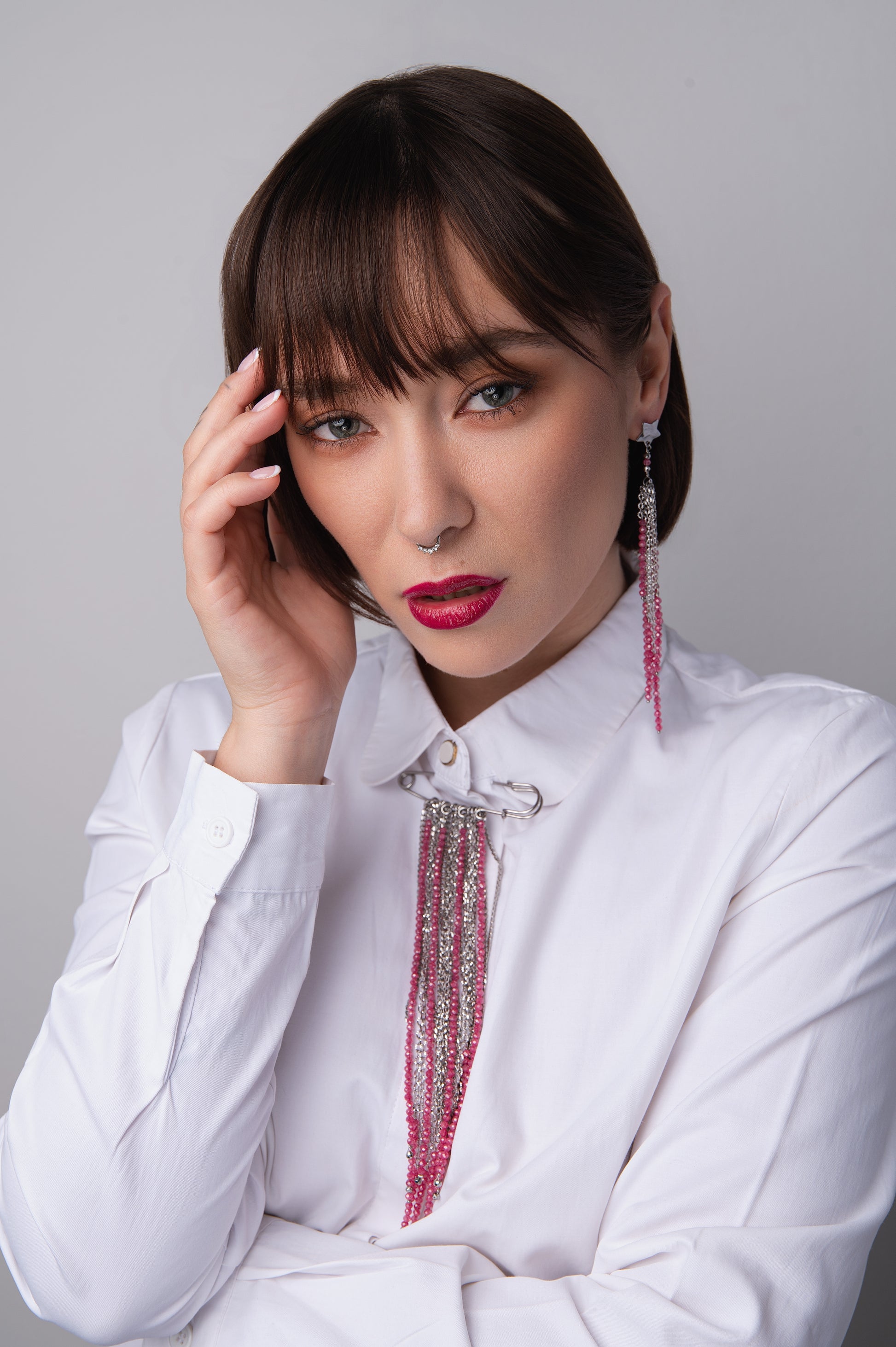 Spilla Glam Pink Cascade e mono orecchino in acciaio e zirconi firmati Vizio Gioielli