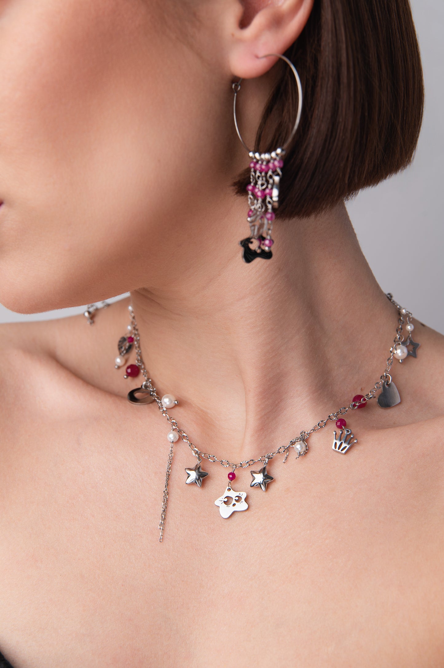 Girocollo in acciaio con rubini lab e perle di conchiglia Vizio Gioielli