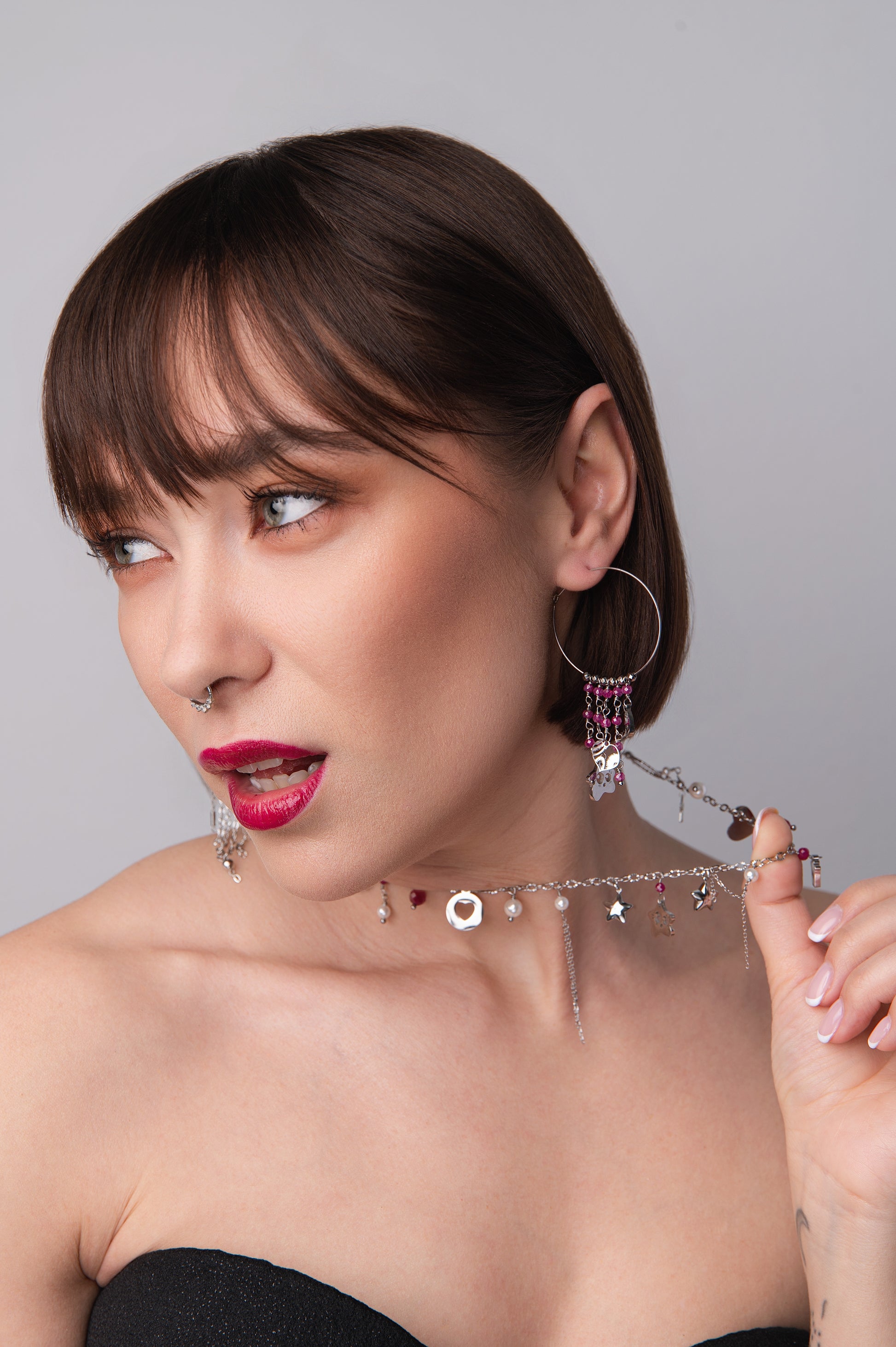 Girocollo in acciaio con rubini lab e perle di conchiglia  e mono orecchino firmati Vizio Gioielli