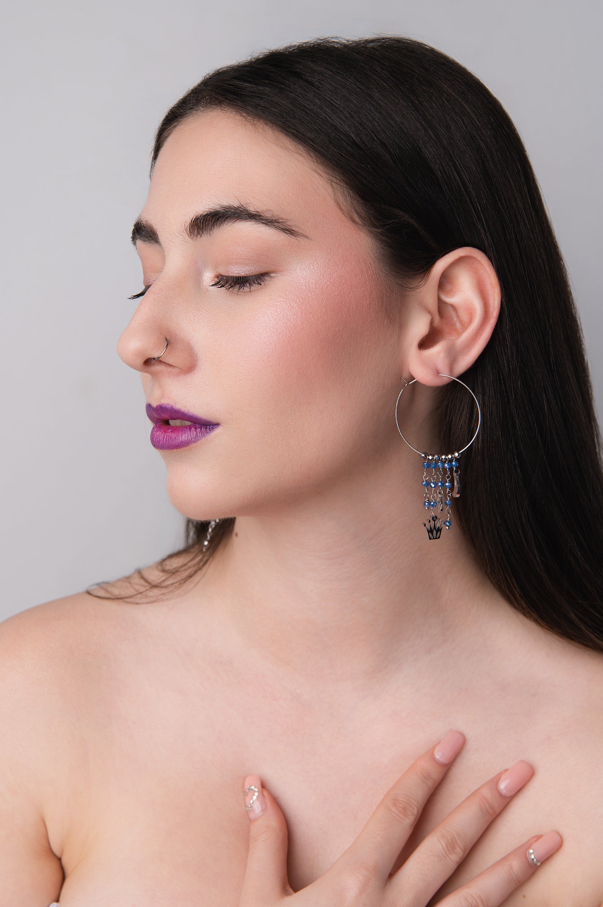 Mono Orecchino Maxi in Acciaio con Zirconi Blu e Pendenti Luna, Cuore e Corona firmato Vizio Gioielli