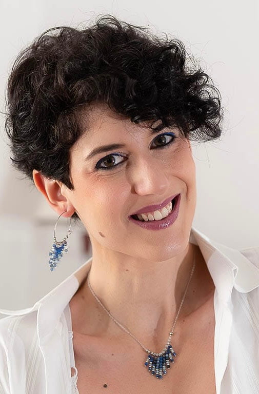 Orecchini artigianali a cerchio grandi con pietre semi-preziose