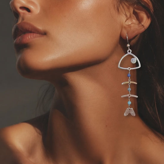 Monorecchino Fishbone in Acciaio e Zirconi Blu – Lisca di Pesce 7 cm